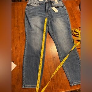 #1026 NWT Judy Blue 16W Skinny jeans w/ Tummy Control Top